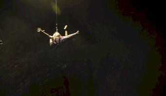 skok atrium dive