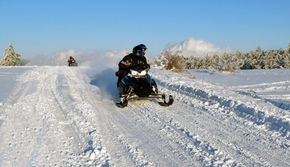 Wyprawa na skuterze śnieżnym z przewodnikiem - 2 osoby
