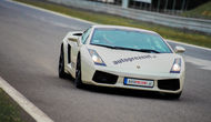 Prezent jazda Lamborghini po mieście