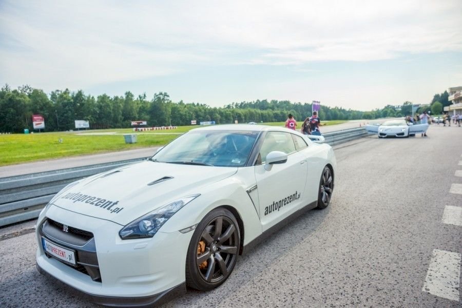 Jazda Nissan GTR kierowca > Cała Polska 4 okrążenia