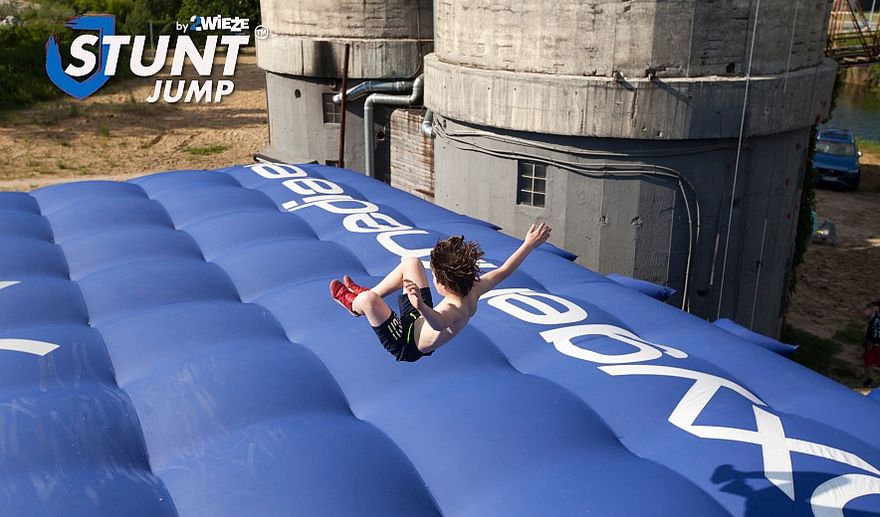 Skok na poduchę kaskaderską z 25 metrów - Free Jump - #3